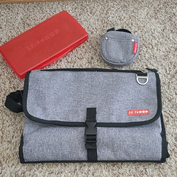 Skip Hop Gray and Red Travel Changing Kit Zip Off Changing Mat - Picture 1 of 10